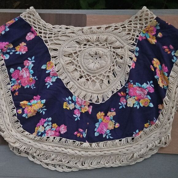 Love J Cream Floral Hippie Flowy Crochet Cover-Up Medium Preowned Good Condition - Picture 7 of 9